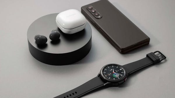 Samsung har lanserat nya mobiltelefoner, smartklockor och hörlurar