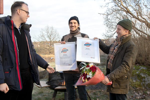 Prisjakt deler ut premie til Hyttefeber. Foto Trygve Indrelid