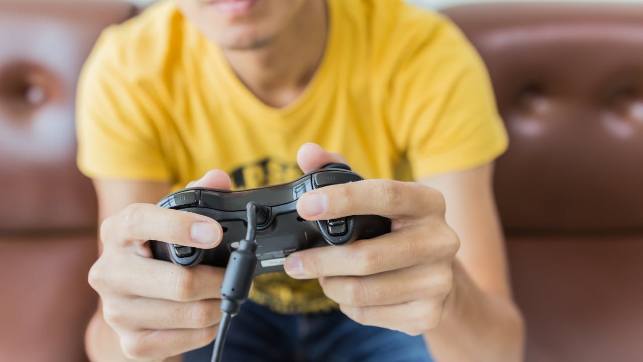 Kahden konsolin taisto – Lue pelaajien vinkit: Xbox vai Playstation?