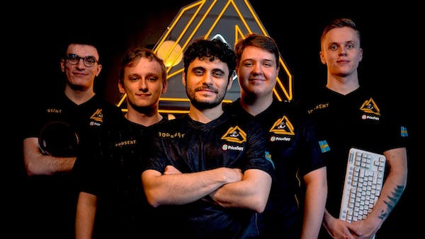 Become the world's first esports equipment manager