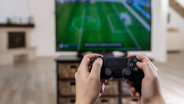 Stay close to your friends at a safe distance with the best collaborative games