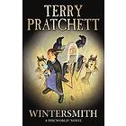 Wintersmith Engelska Paperback / softback