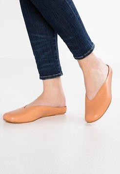 margot mule clarks